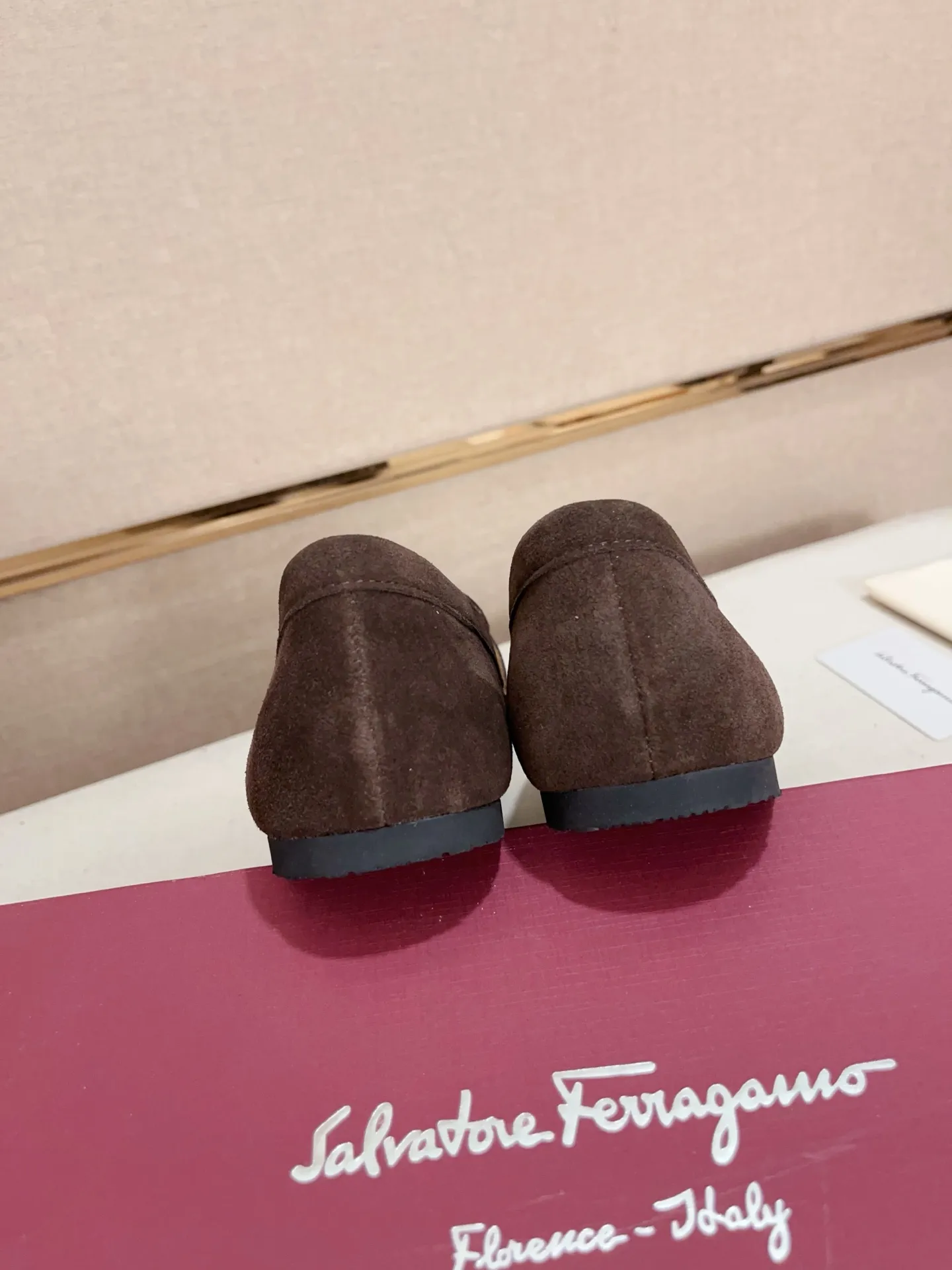 Men's shoes💰: 480💰 High version Ferragamo Dongguan quality! 🆕🆕Exclusive hot-selling products in stock🔥🔥New products on the shelves, high-quality shoes, complete with packaging! 💪 💪 Material: Imported suede cowhide 🐂 + Imported high-quality water-dyed cowhide lining + wear-resistant outsole 👍🏻👍🏻 Features: High-end and comfortable, purely handmade 🚀 🚀 Create the perfect shoes that suit you best 🔥 🔥 Size: (38-44) Can be customized 45 non-returnable!